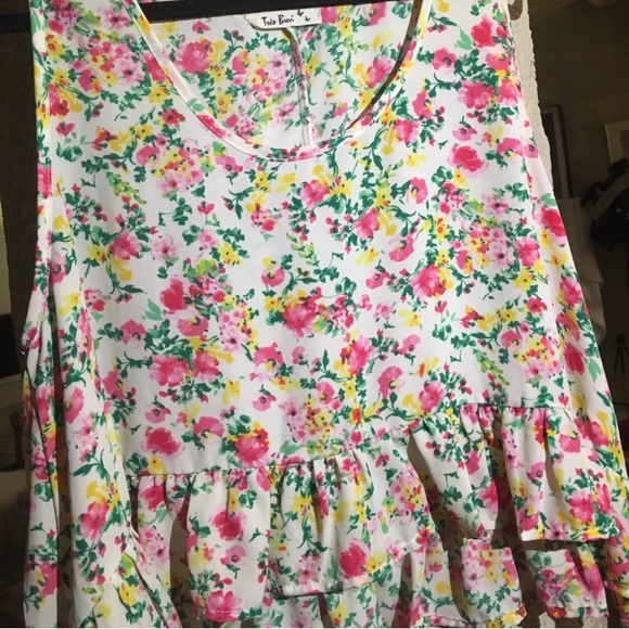 Gorgeous floral cropped frilled blouse! - Picture 2 of 4